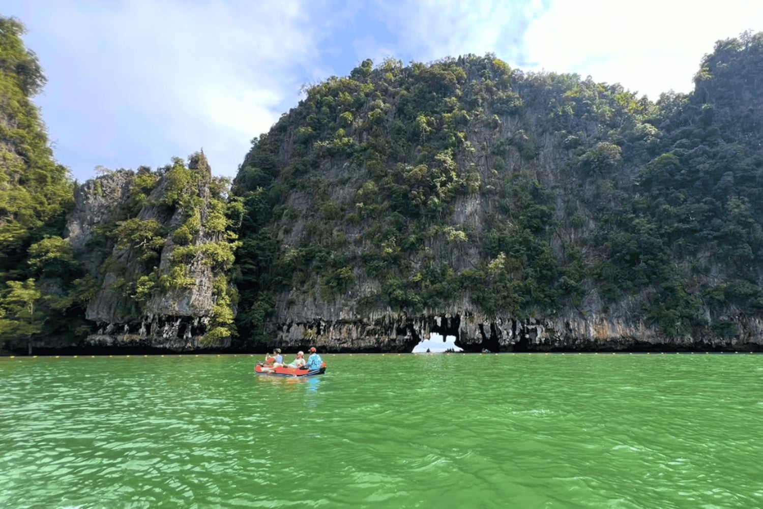 بوكيت: رحلة خاصة بالقارب السريع إلى جزيرة جيمس بوند