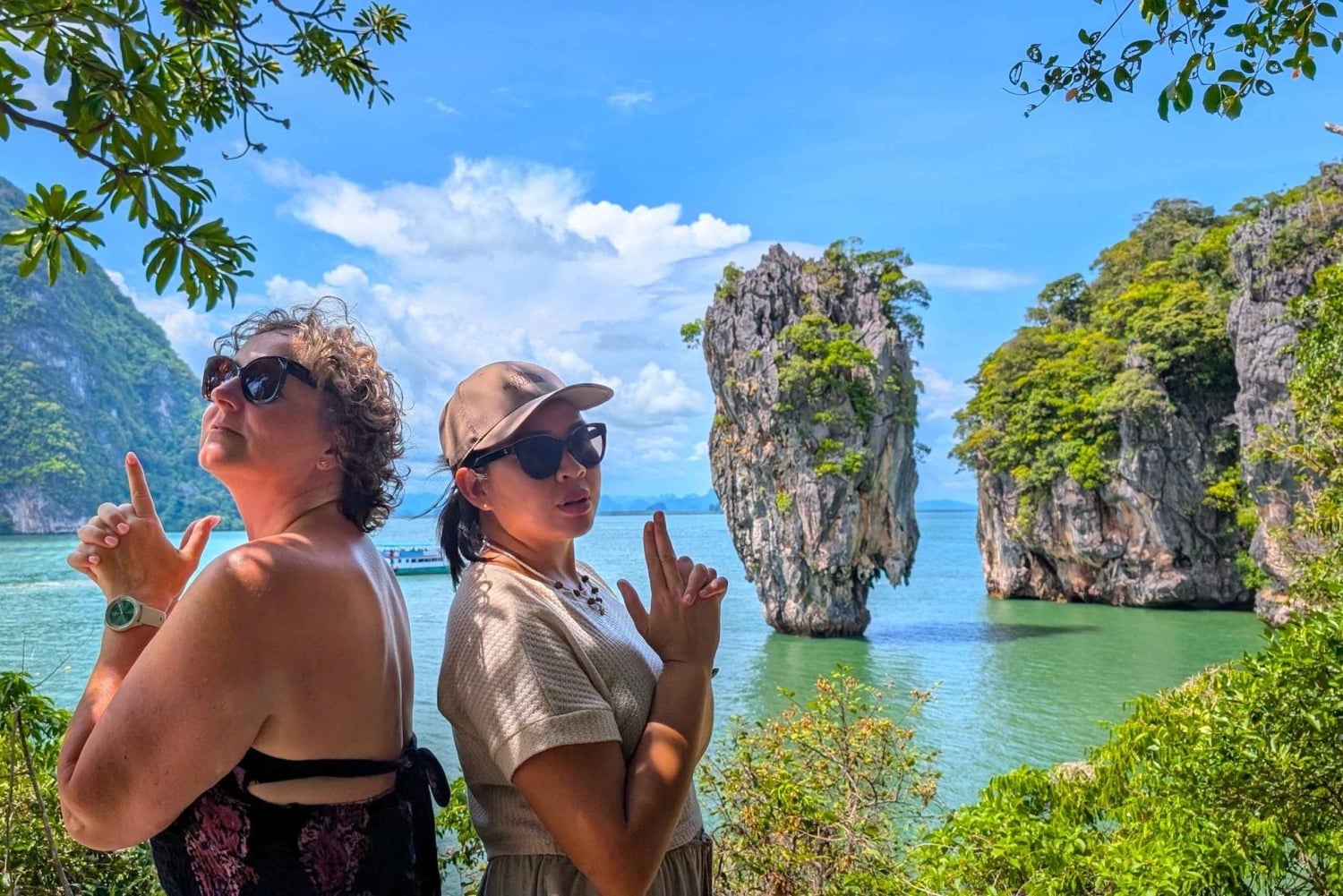Phuket: James Bond, Ko Panyi, Khai Islands Tour med kanopadling