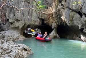 Phuket: Phang Nga Bay Twilight Kayaking Tour mit Mahlzeiten