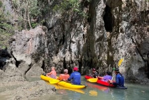 Phuket: Phang Nga Bay Twilight Kayaking Tour mit Mahlzeiten