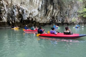 Phuket: Phang Nga Bay Twilight Kayaking Tour mit Mahlzeiten