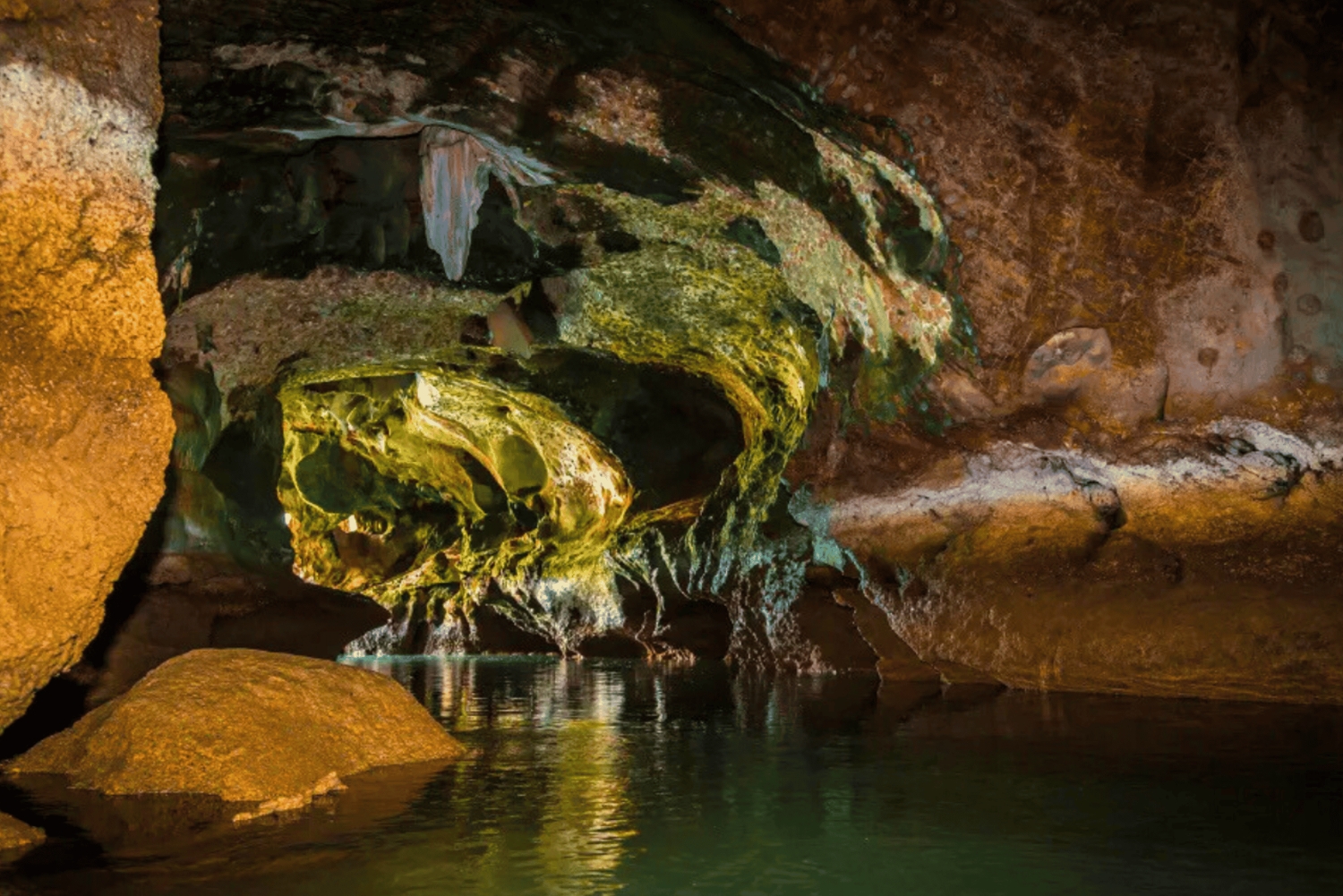 Phuket: Ilha de James Bonds com almoço e canoa de caverna marinha