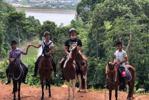 Jazda konna w dżungli Phuket z malowniczymi widokami na las