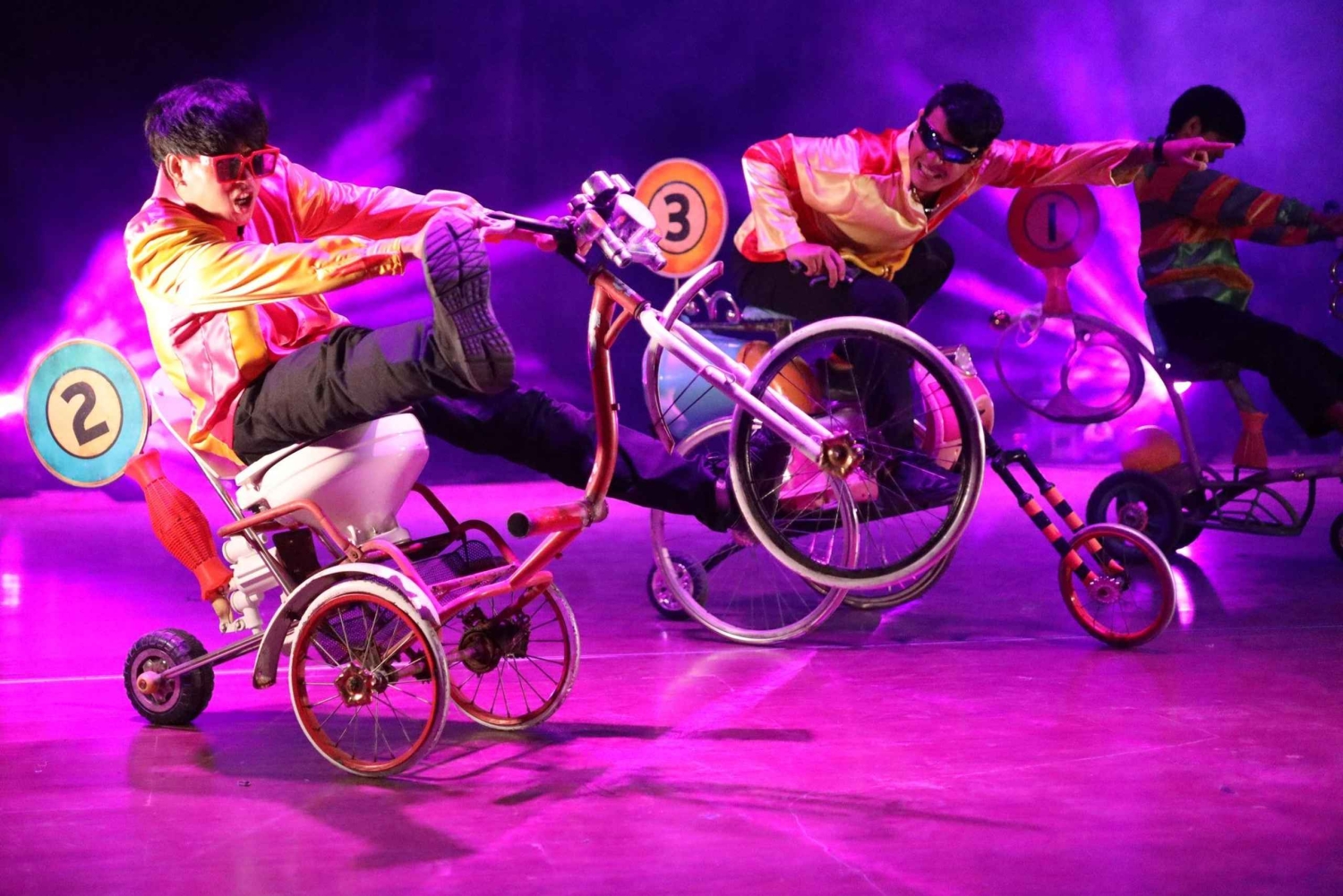 Phuket : Junkyard Theatre Dinner & Show - Billet pour le spectacle uniquement