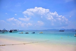 Phuket: Khai Islands heldags privat chartertur med motorbåt