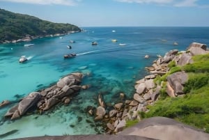 Phuket: Similan Inseln Bootsfahrt mit 3 Mahlzeiten und Transfer