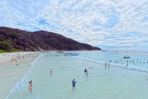 Пхукет/Кхао Лак: Экскурсия на лодке по Симиланским островам с 3 блюдами