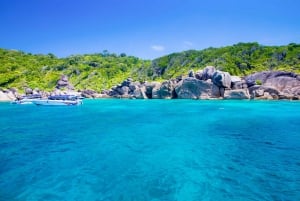 Phuket/Khaolak: Heldagstur med båt og snorkling på Similan-øyene