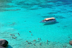 푸켓/카오락: 럭셔리 스피드 보트를 타고 즐기는 시밀란 제도 당일 여행