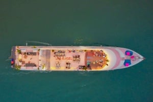 Phuket Ko Sire: Crucero con Música en Directo y Cena de 4 Platos