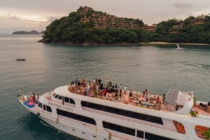 Phuket Ko Sire: Crucero con Música en Directo y Cena de 4 Platos