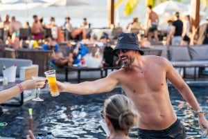 Phuket: Entrada al Kudo Beach Club con menú fijo