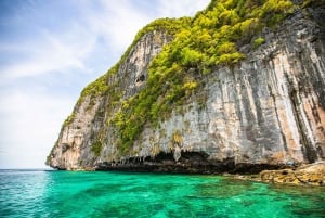 プーケット：のんびりピピ島とカイ島のビーチとシュノーケリングツアー