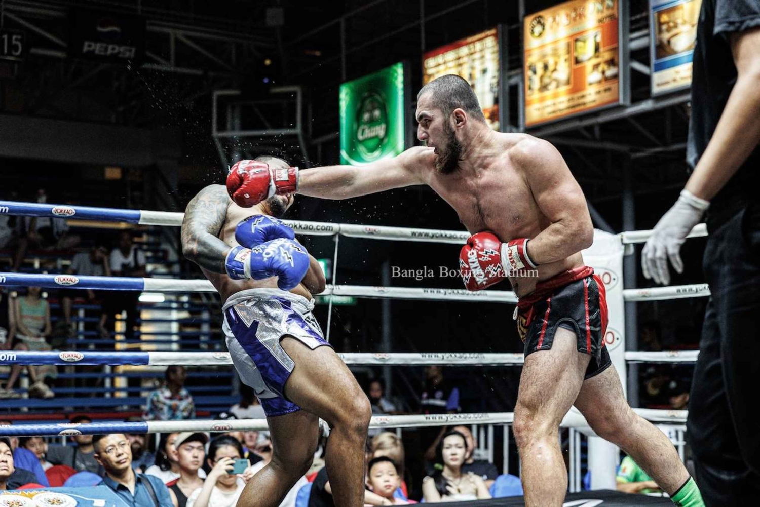 Phuket: Live Muay Thai im Bangla Boxing Stadium mit T-Shirt