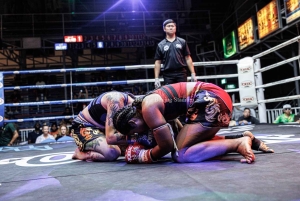 Phuket: Live Muay Thai im Bangla Boxing Stadium mit T-Shirt
