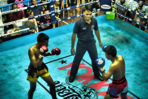 Phuket: Live Muay Thai im Bangla Boxing Stadium mit T-Shirt