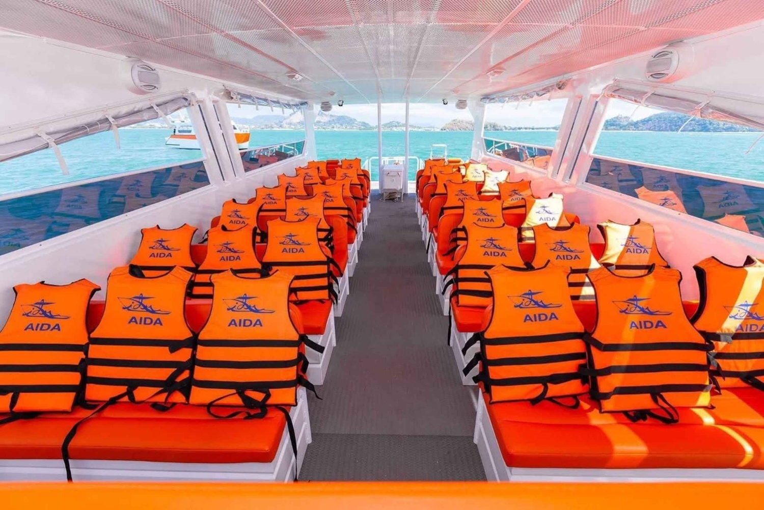 푸켓 마야 베이와 카이 섬으로 떠나는 럭셔리 카타마란 크루즈