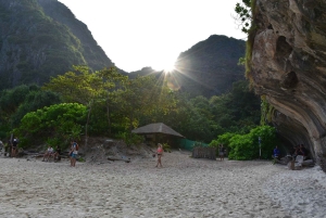푸켓 마야 베이와 카이 섬으로 떠나는 럭셔리 카타마란 크루즈