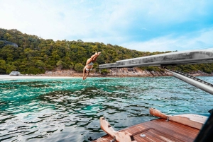 푸켓 팡아만과 홍섬으로 향하는 럭셔리 HYPE 요트