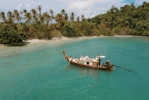 Phuket: Luxuriöse private Longtail Bootstour zur Entdeckung der Inseln