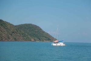 Phuket: Luxe zeilboot naar Phang Nga Bay met diner bij zonsondergang