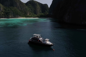 Phuket: Luxury Yacht Day Tour to Phi Phi Island & Maya Bay