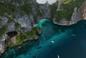 Phuket: Luxury Yacht Day Tour to Phi Phi Island & Maya Bay