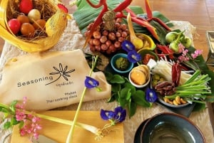 Phuket: Naidee Thai Cooking Class with Chef Ern