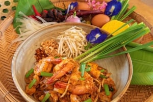 Phuket: Naidee Thai Cooking Class with Chef Ern