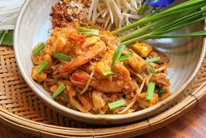 Phuket: Naidee Thai Cooking Class with Chef Ern