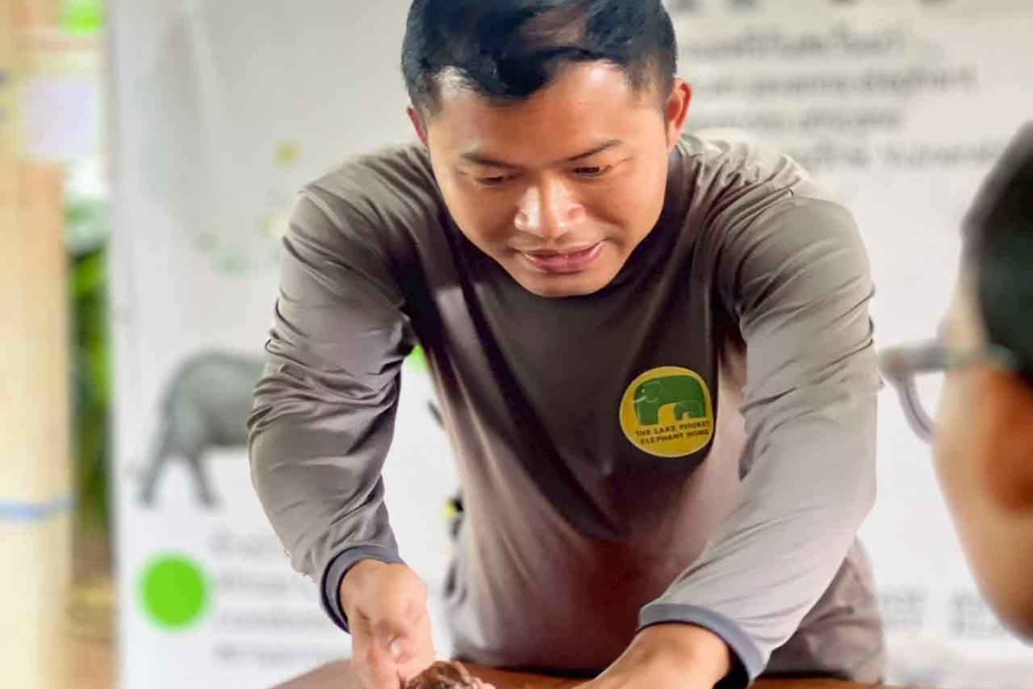 Phuket: caminhada na natureza e passeio de elefante com bem-estar ético e ervas