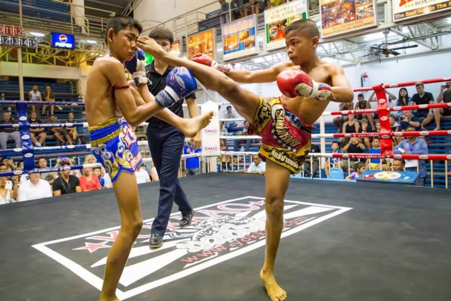 Phuket Nachtleben Nervenkitzel: Bangla Road & Muay Thai Boxen
