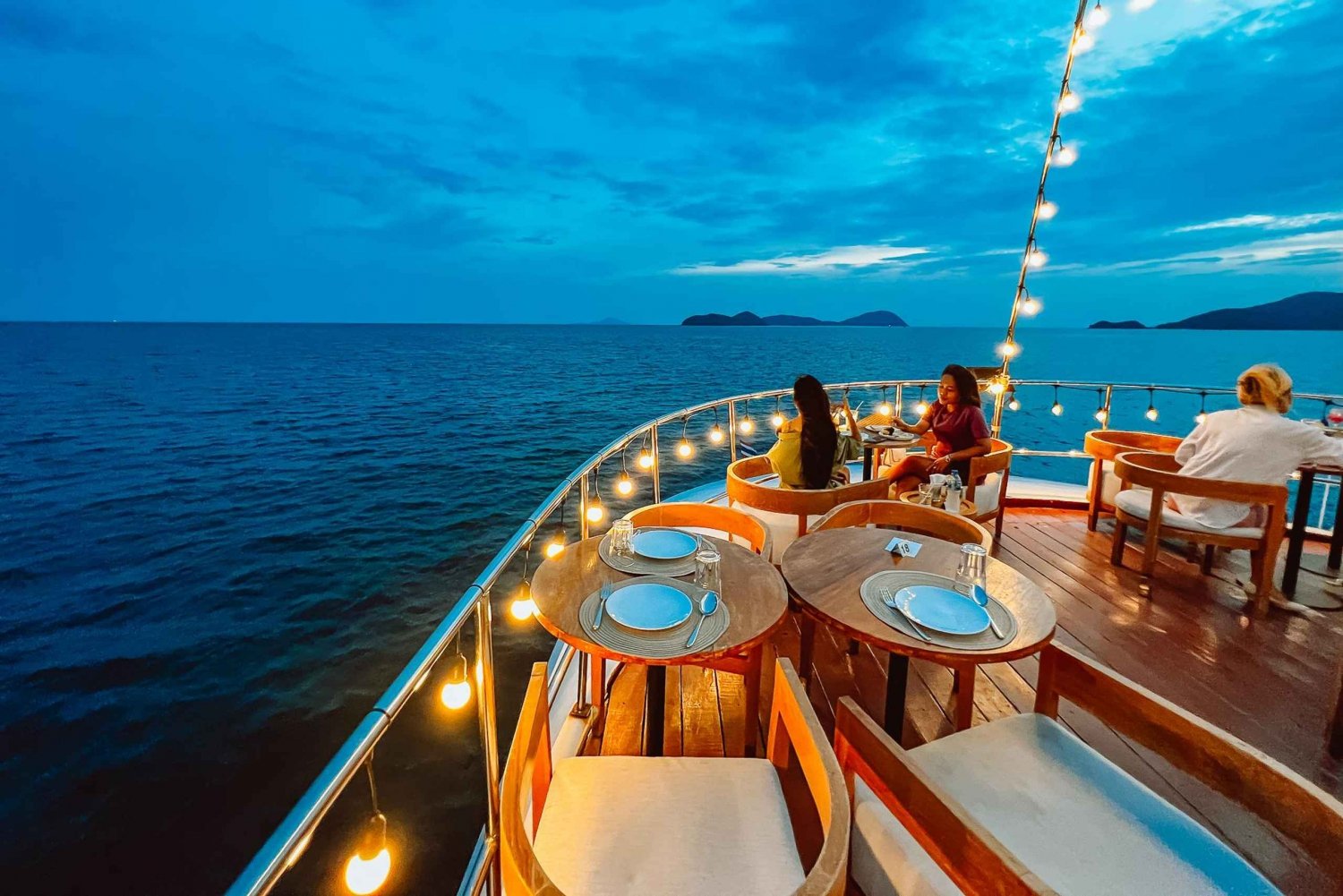 Phuket: Highlights Tour with Pearl Farm & Elephant Village
