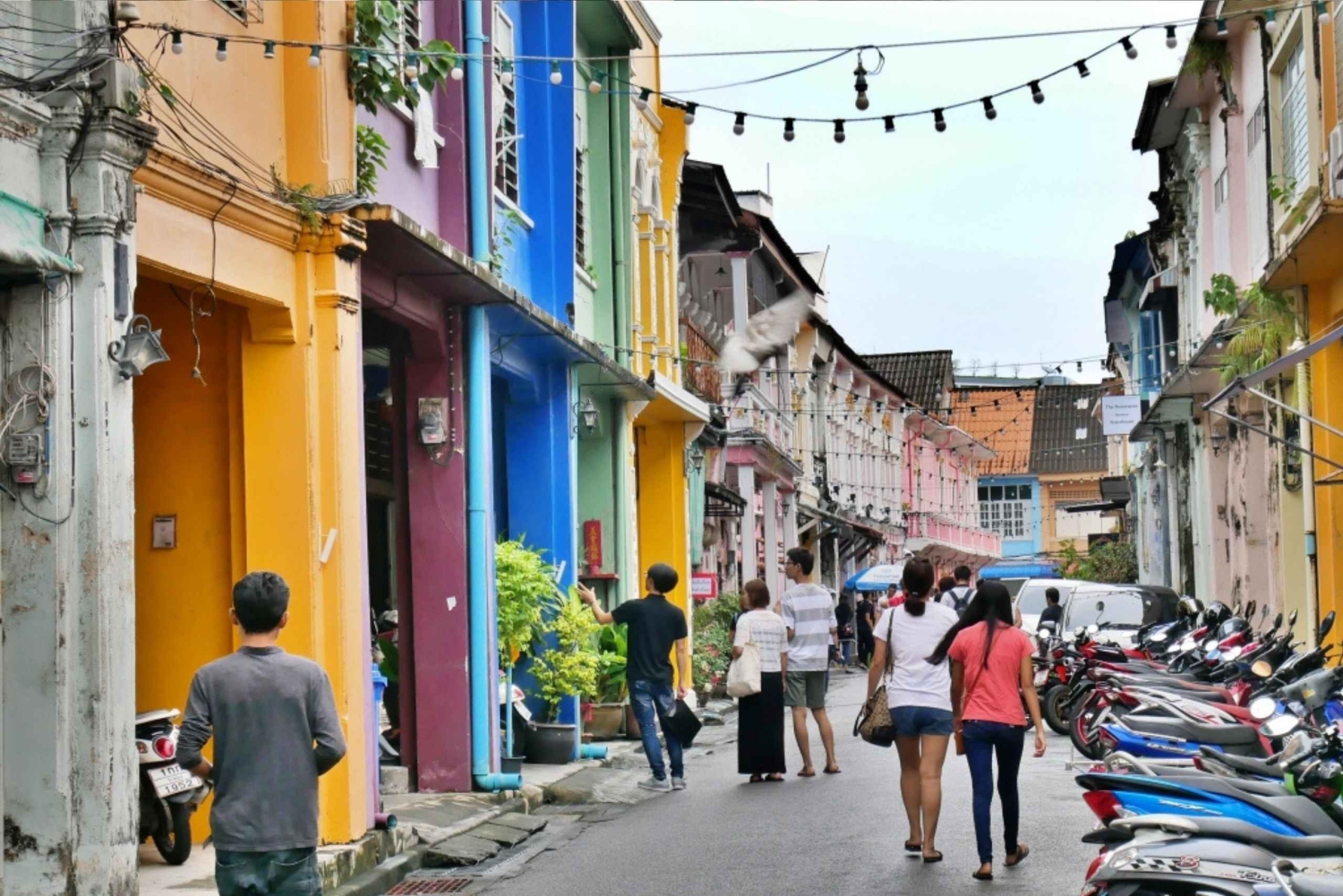 プーケット旧市街：フード｜アート｜タウン：トラブストア OG F.A.Tツアー