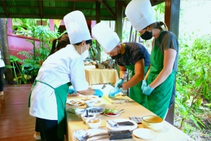 プーケット旧市街：フード｜アート｜タウン：トラブストア OG F.A.Tツアー