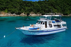 Phuket: Viagem de pesca particular em um barco confortável