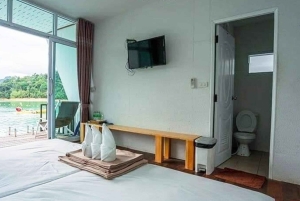 Da Phuket o da qualsiasi altro posto: 2 giorni al lago di Cheow Lan e raft-resort-aria