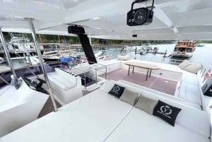 Phuket: James Bondin saari ja Phang Nga -lahden auringonlaskun katamaraanikierros