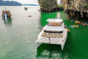 Phuket: James Bondin saari ja Phang Nga -lahden auringonlaskun katamaraanikierros