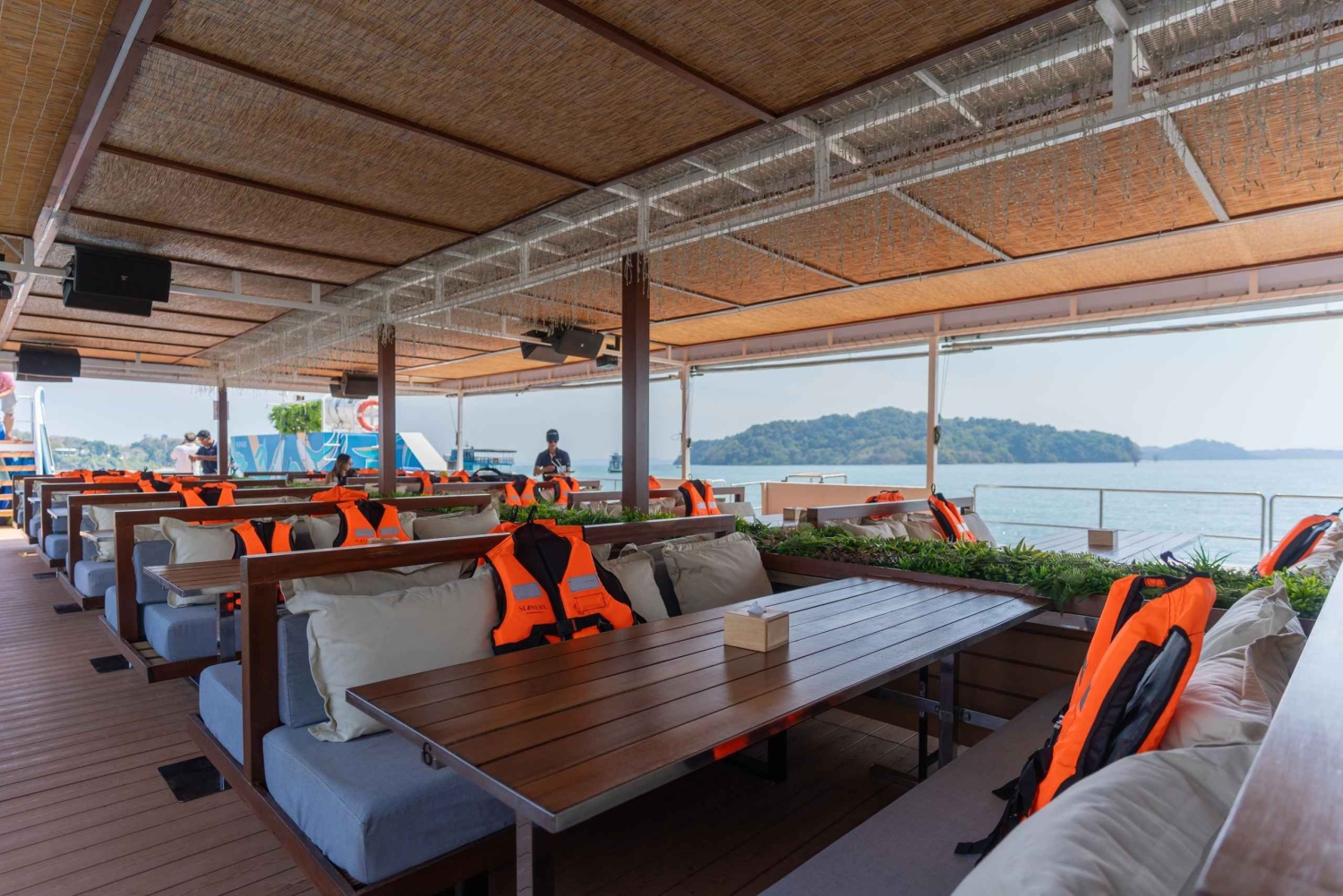 푸켓 팡아 베이 런치 & 디너 선셋 파티 크루즈