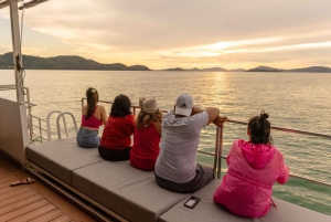 푸켓 팡아 베이 런치 & 디너 선셋 파티 크루즈