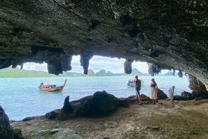 Phuket : sortie en bateau à longue queue privé dans la baie de Phang Nga