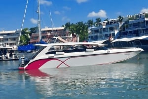 Phuket: Phi Phi ja Khai Island Speedboat tai katamaraanikierros.