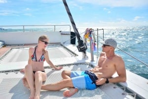 Phuket: Phi Phi ja Khai Island Speedboat tai katamaraanikierros.