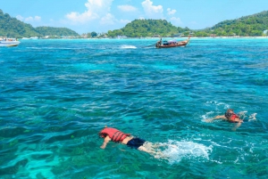 Phuket: Phi Phi ja Khai Island Speedboat tai katamaraanikierros.