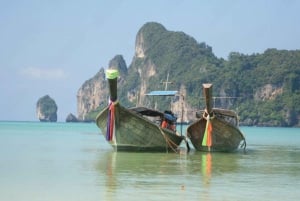 Phuket: Phi Phi ja Khai Island Speedboat tai katamaraanikierros.