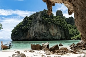 Phuket: Wycieczka 1-dniowa Phi Phi & Bamboo Island z lunchem w formie bufetu