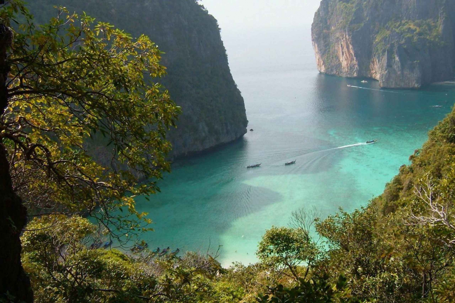 Phuket : Excursion en bateau rapide pour le lever du soleil sur l'île de Phi Phi