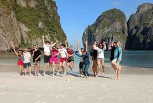 Phuket: tour in motoscafo di gruppo all'alba di Phi Phi Island