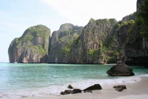 Phuket: Excursión en lancha rápida en grupo al amanecer en la isla Phi Phi